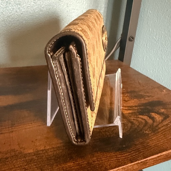 Gucci Tan Monogram Wallet with Gold Heart - Picture 3 of 6